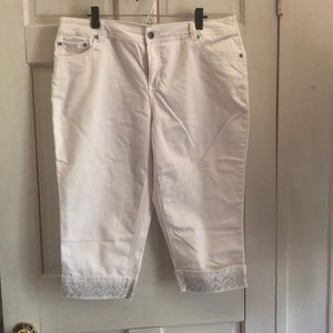 CJ Banks 16W White Bling Capri Jeans